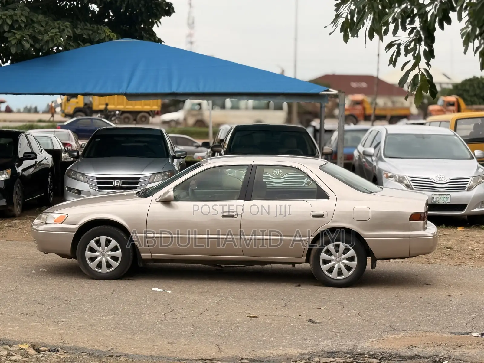 Toyota Camry 2000 Gold
