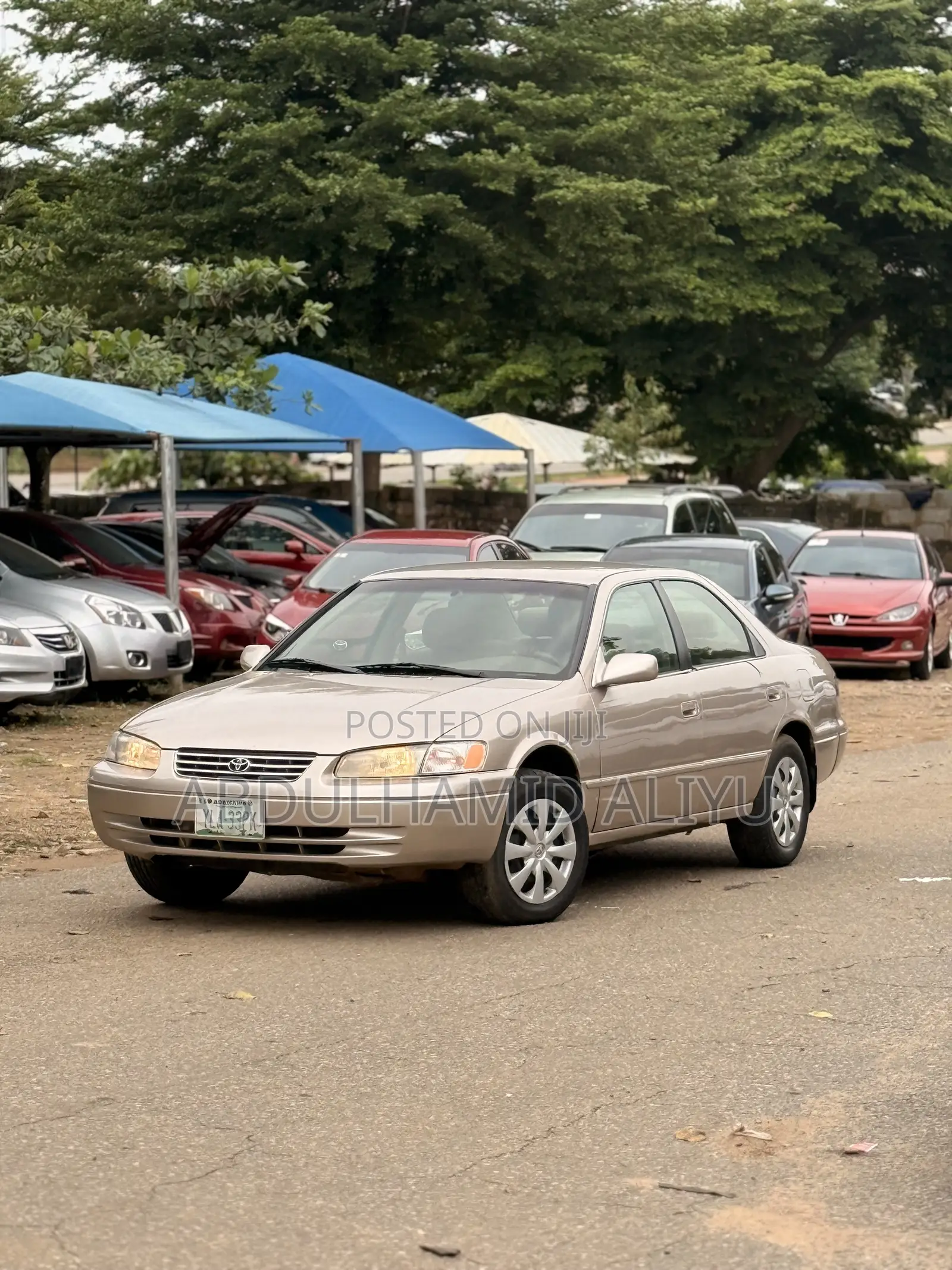 Toyota Camry 2000 Gold