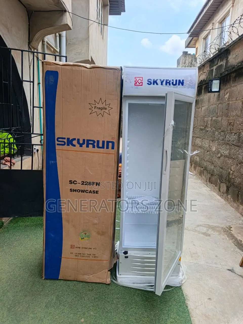 Skyrun SC-228FN Upright Showcase Chiller