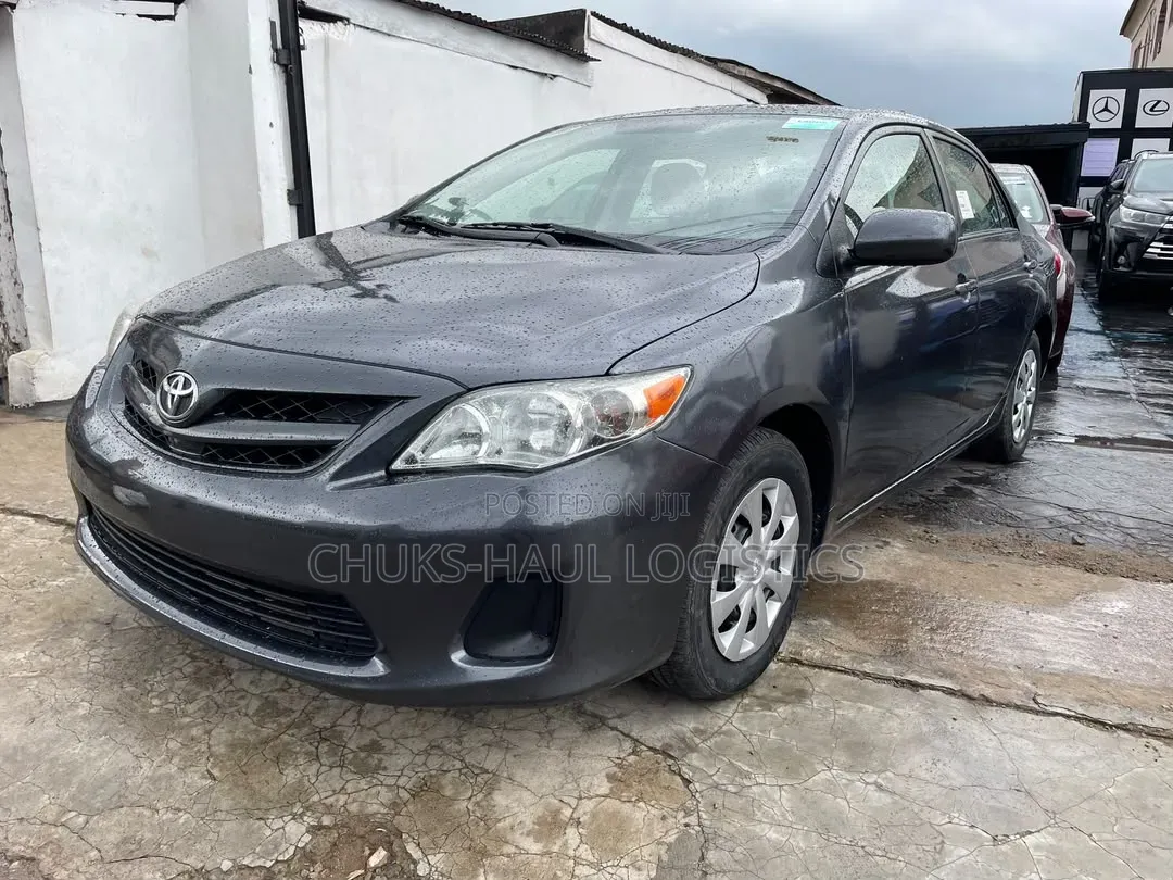 Toyota Corolla LE 4dr Sedan (1.8L 4cyl 4A) 2011 Gray