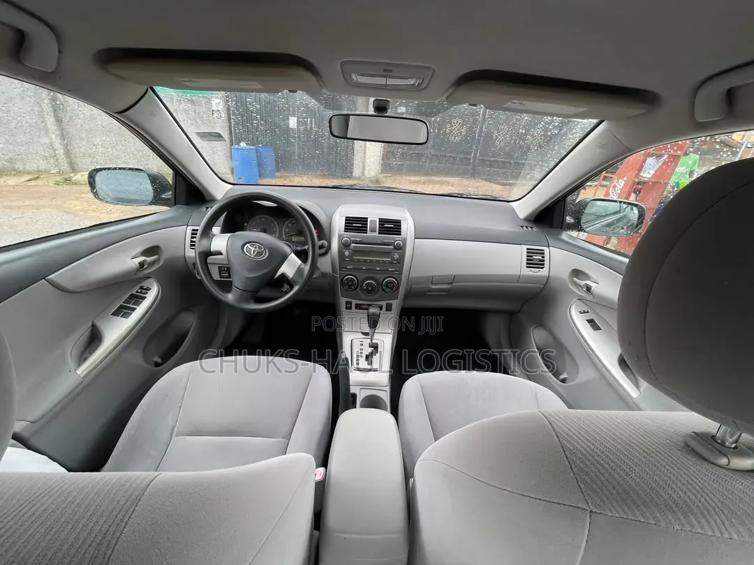 Toyota Corolla LE 4dr Sedan (1.8L 4cyl 4A) 2011 Gray