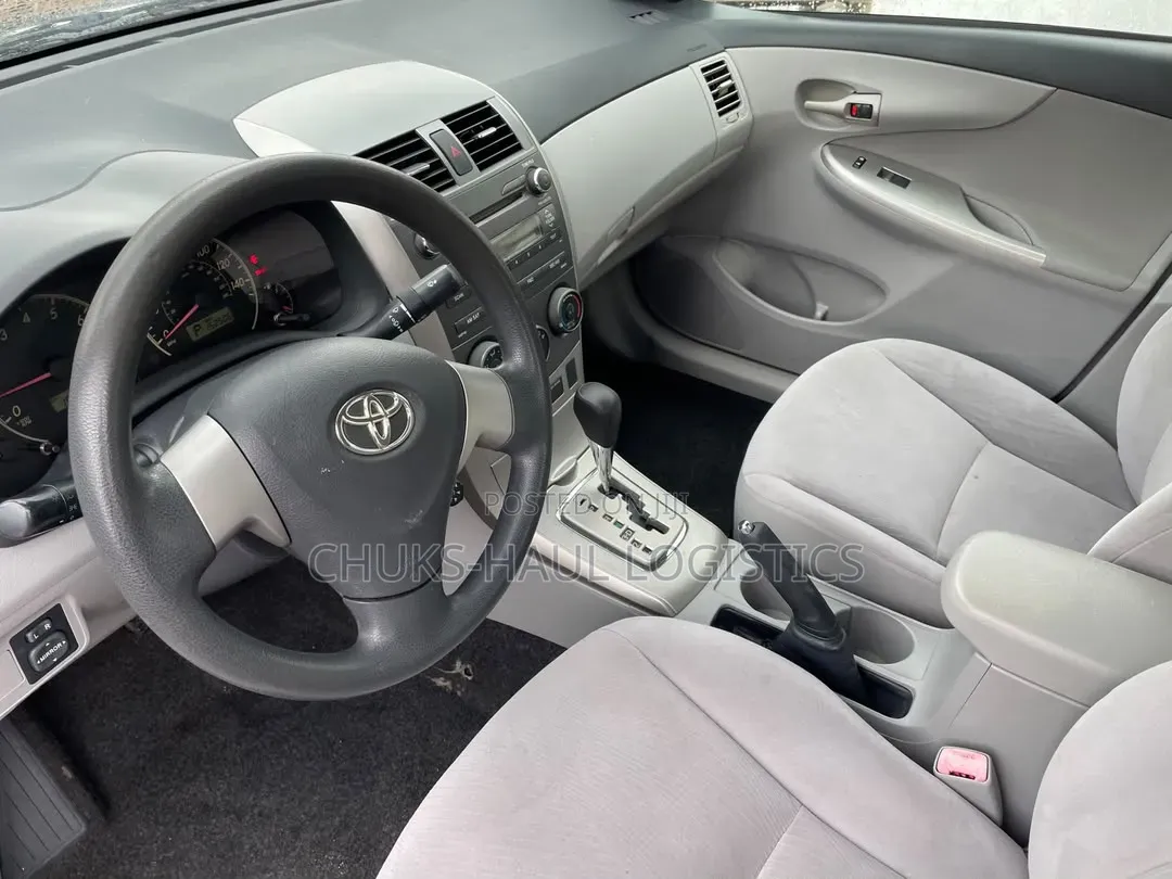 Toyota Corolla LE 4dr Sedan (1.8L 4cyl 4A) 2011 Gray