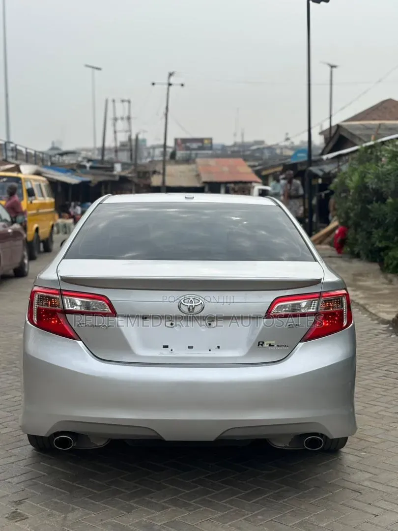 Toyota Camry SE 4dr Sedan w/Prod. End 11/13 (3.5L 6cyl 6A) 2014 Silver