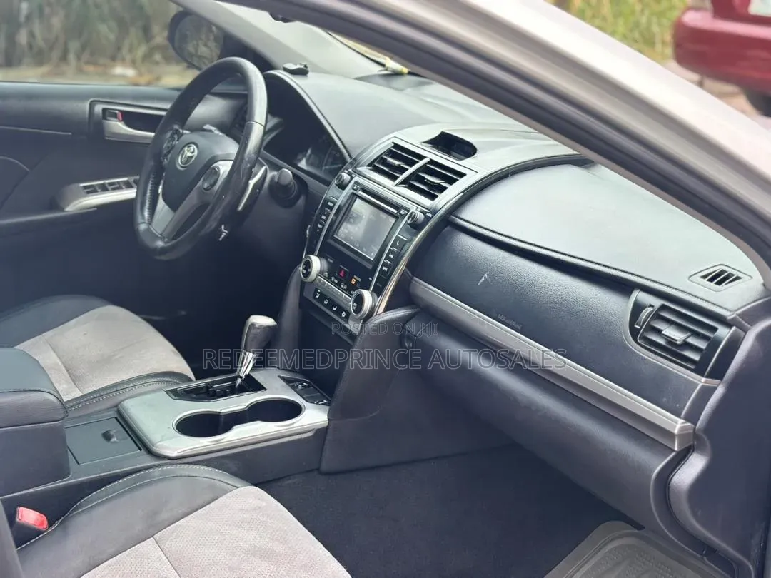 Toyota Camry SE 4dr Sedan w/Prod. End 11/13 (3.5L 6cyl 6A) 2014 Silver