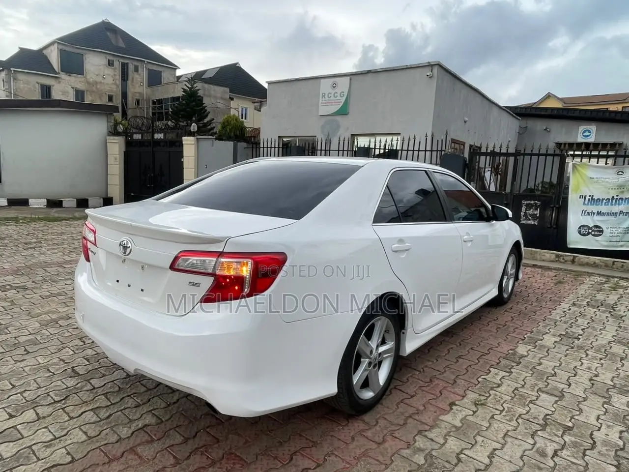 Toyota Camry SE 4dr Sedan (2.5L 4cyl 6A) 2012 White