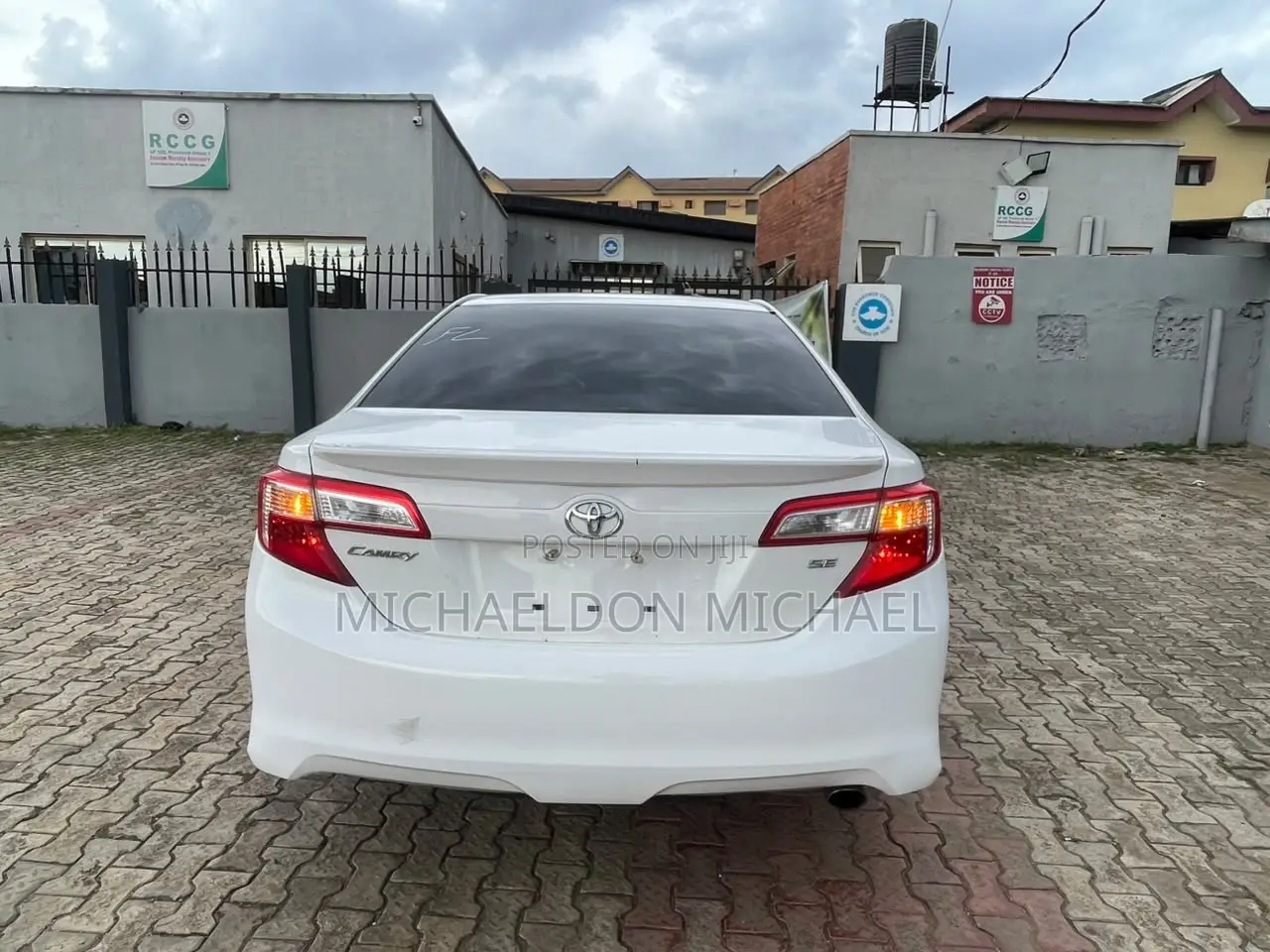 Toyota Camry SE 4dr Sedan (2.5L 4cyl 6A) 2012 White
