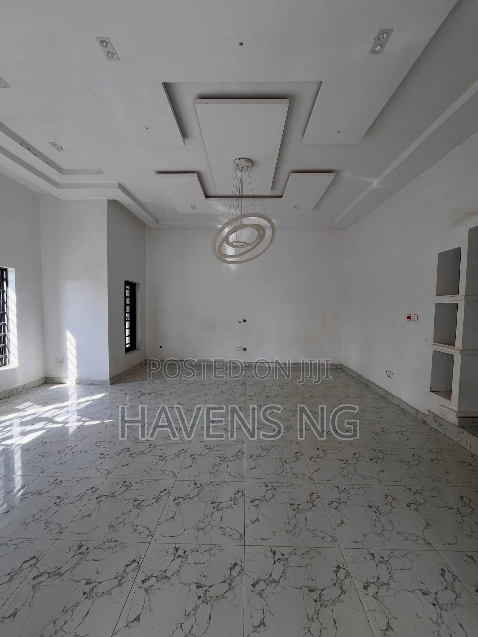 5bdrm Duplex in Idu Industrial for sale