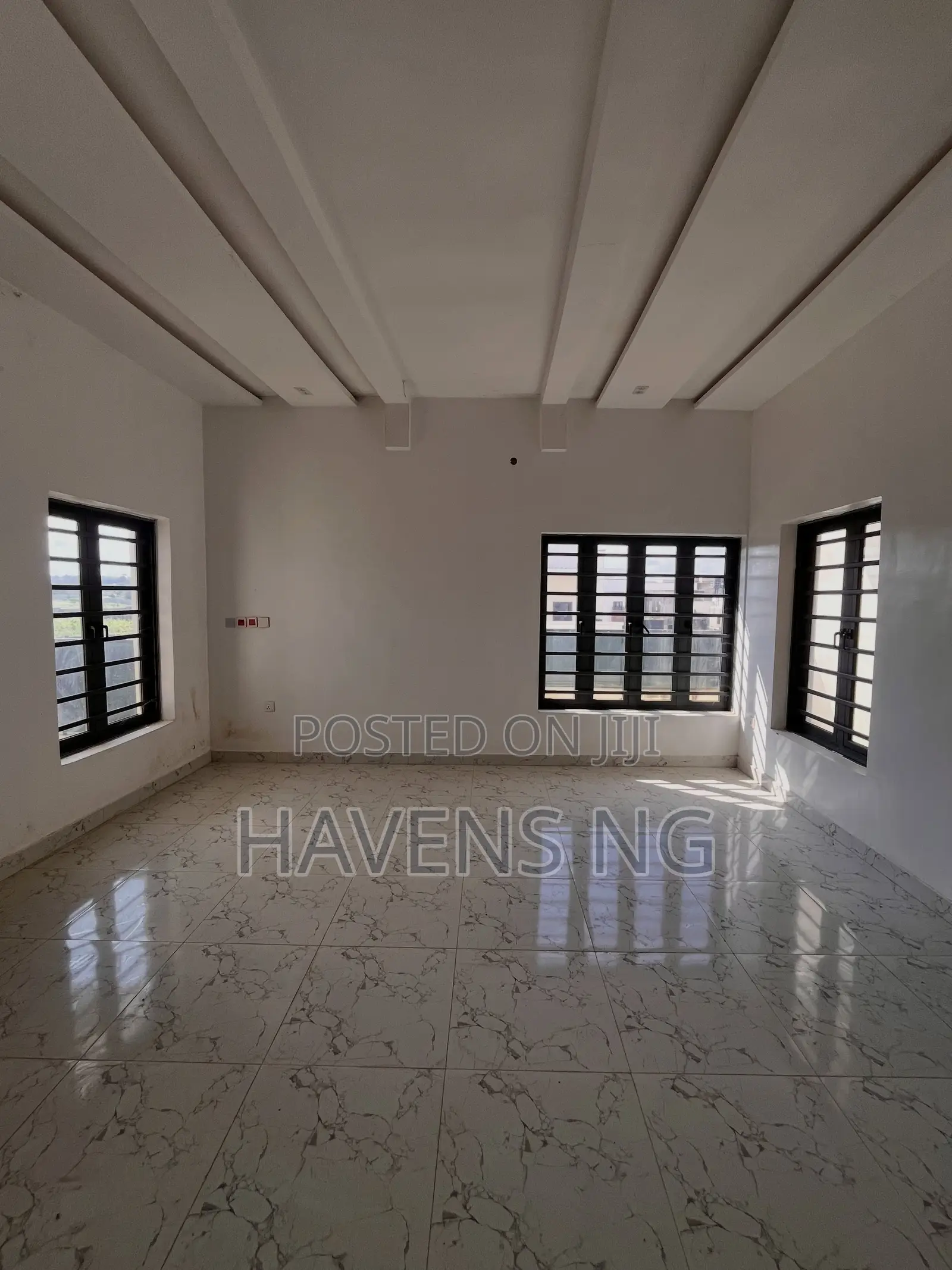5bdrm Duplex in Idu Industrial for sale