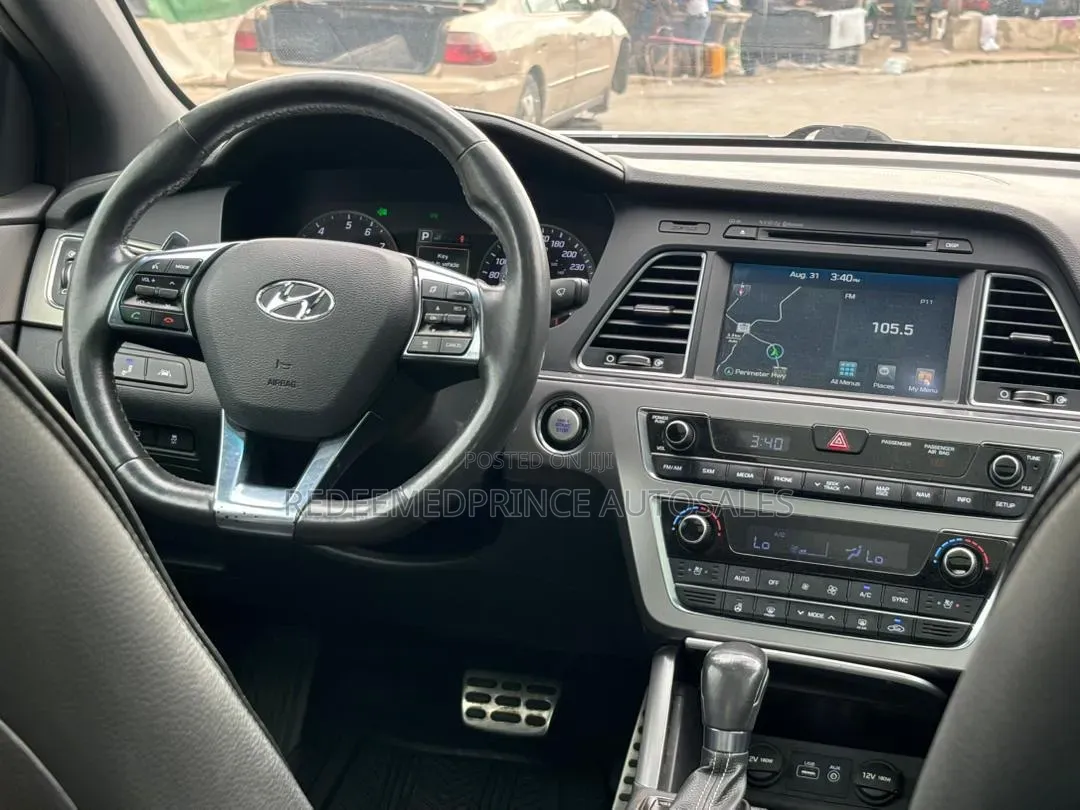 Hyundai Sonata Sport 2.0T Sedan FWD (2.0L 4cyl 6A) 2017 White