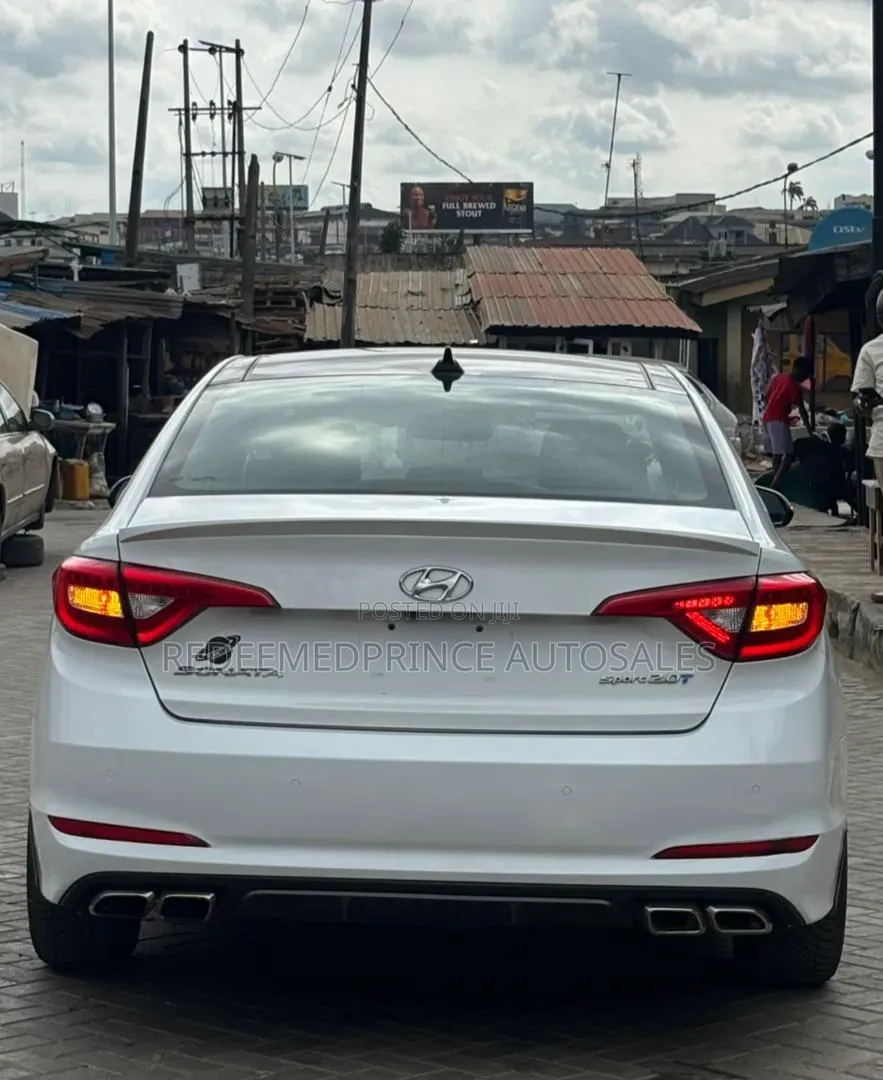 Hyundai Sonata Sport 2.0T Sedan FWD (2.0L 4cyl 6A) 2017 White