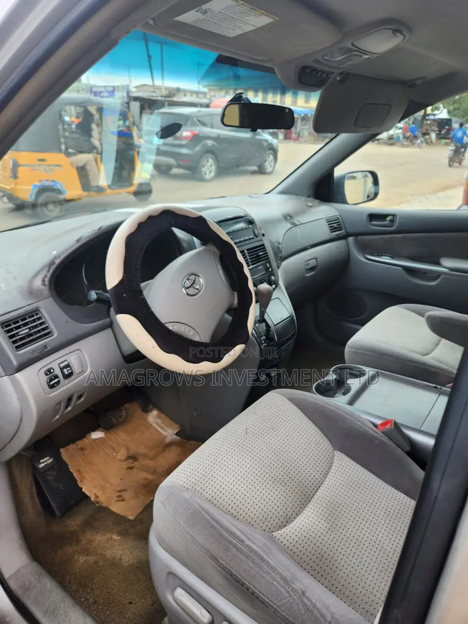 Toyota Sienna LE 2009 Silver