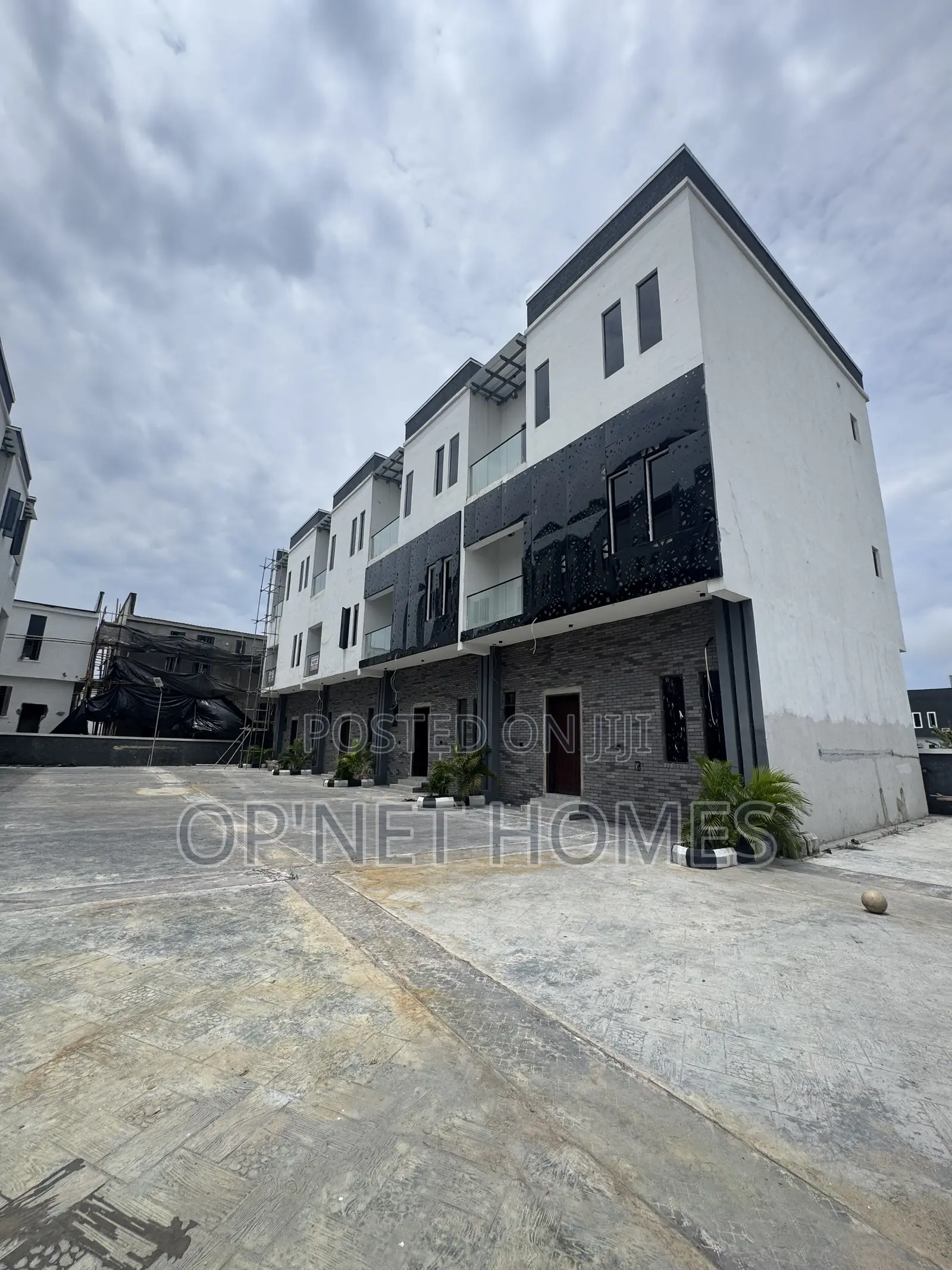 4bdrm Duplex in Lekki for sale