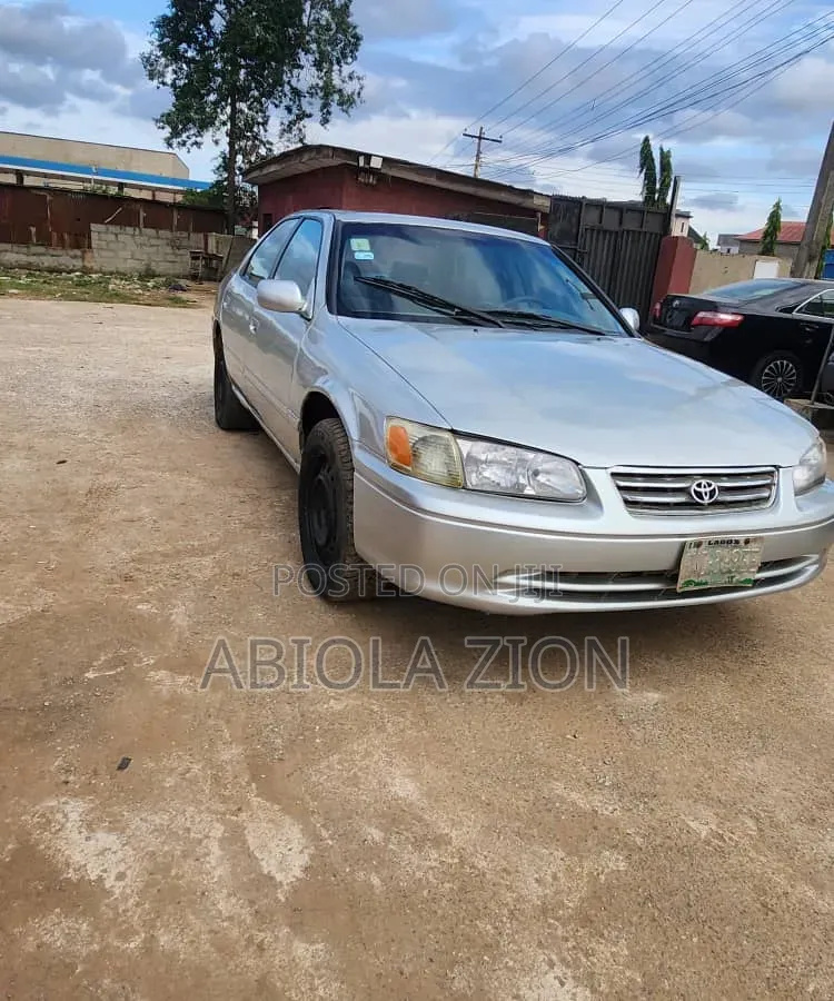 Toyota Camry LE 4dr Sedan (2.2L 4cyl 4A) 2001 Silver