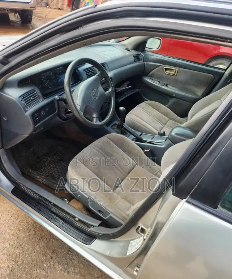 Toyota Camry LE 4dr Sedan (2.2L 4cyl 4A) 2001 Silver
