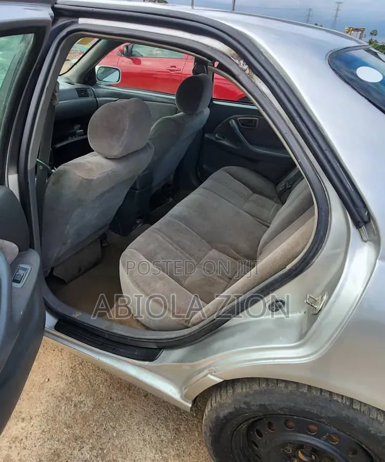 Toyota Camry LE 4dr Sedan (2.2L 4cyl 4A) 2001 Silver