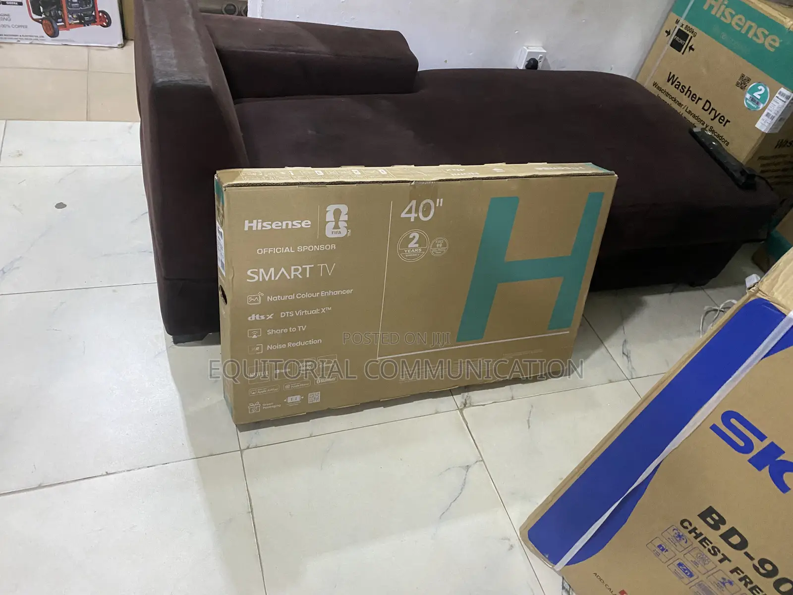 Hisense 40" Modern Flat Smart TV