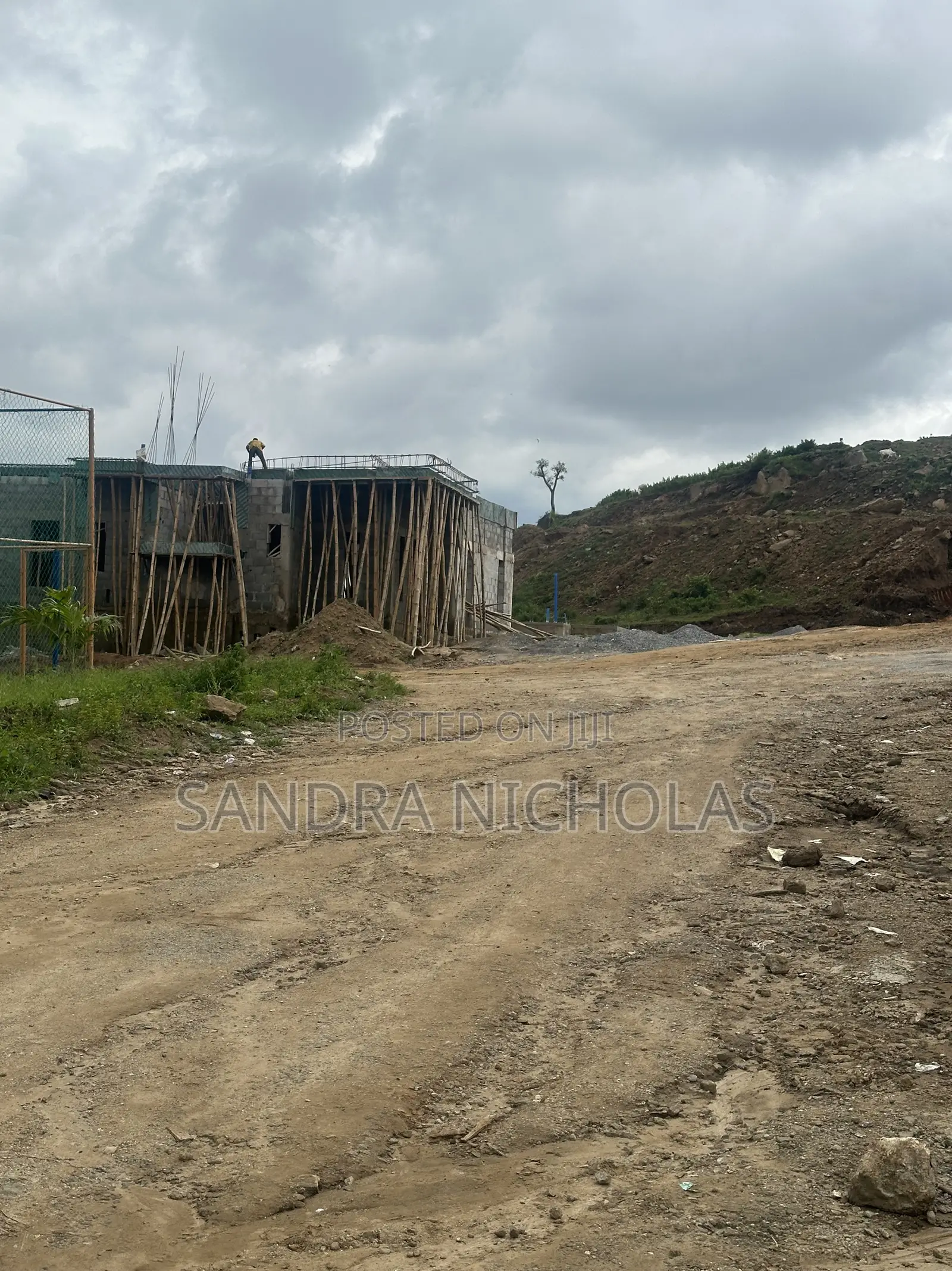 1000sqm Estate Plot for 6 Units of 3 Bedroom Block of Flats