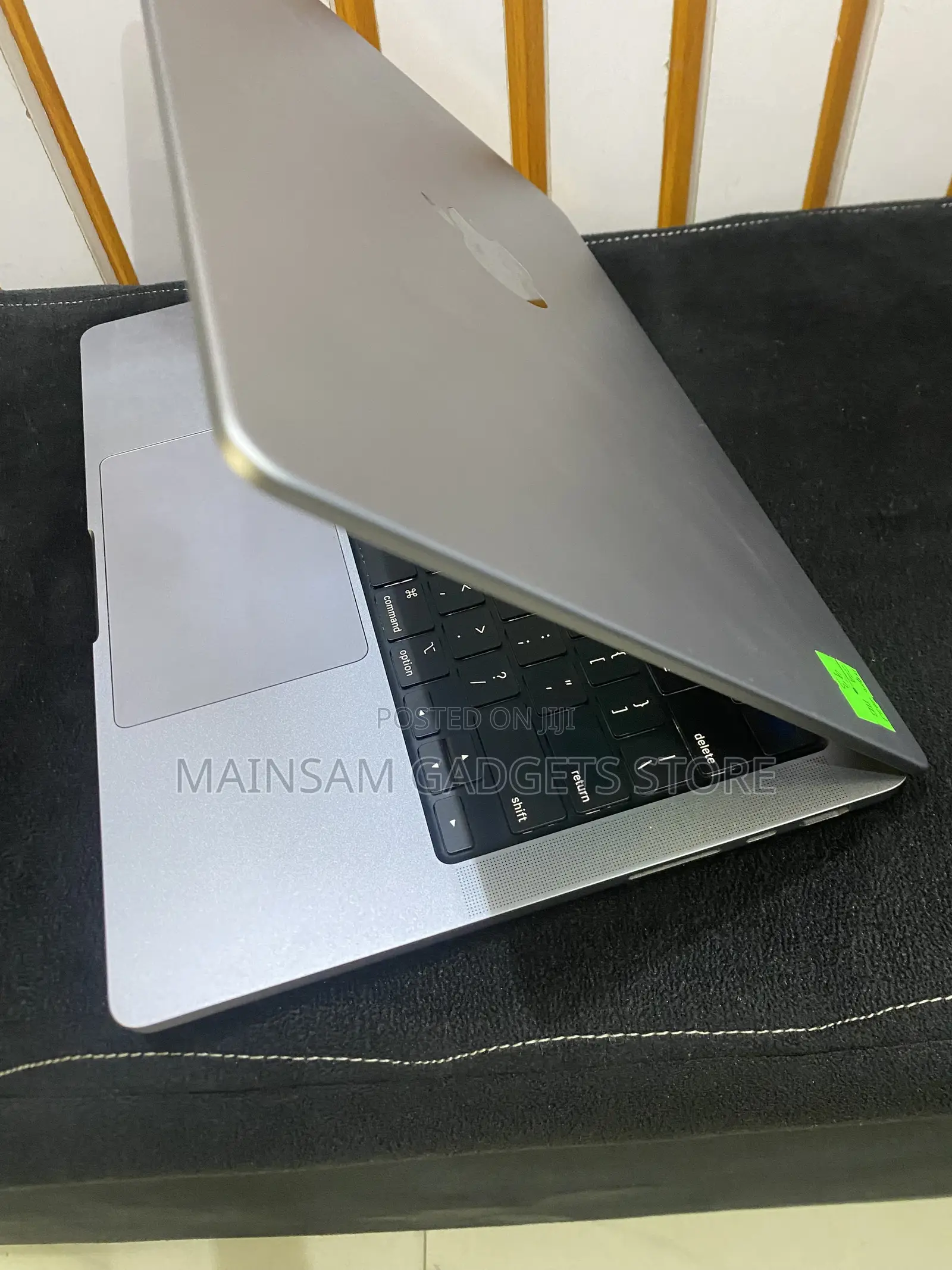 Laptop Apple MacBook Pro 2021 M1 16GB Apple M1 Pro SSD 512GB