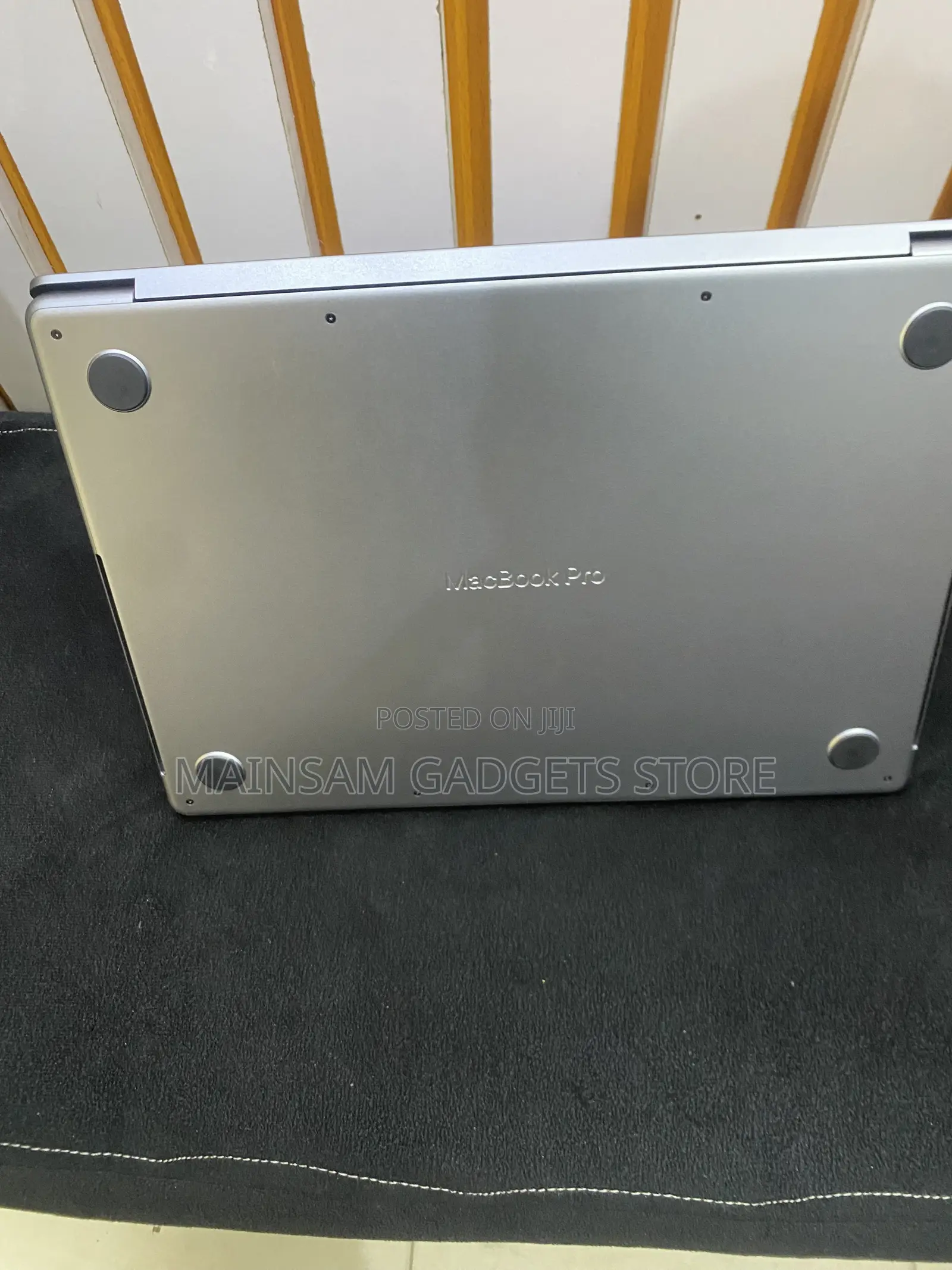 Laptop Apple MacBook Pro 2021 M1 16GB Apple M1 Pro SSD 512GB