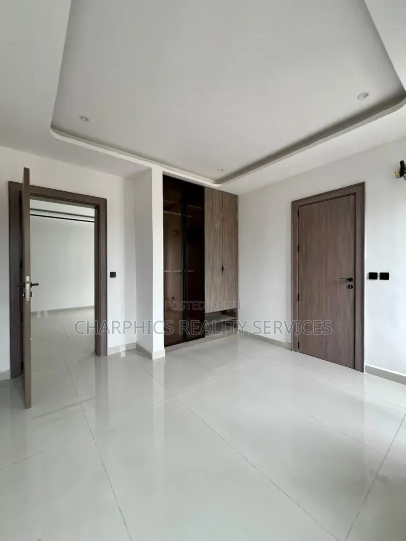 2bdrm Apartment in Lekki Phase 1 for sale