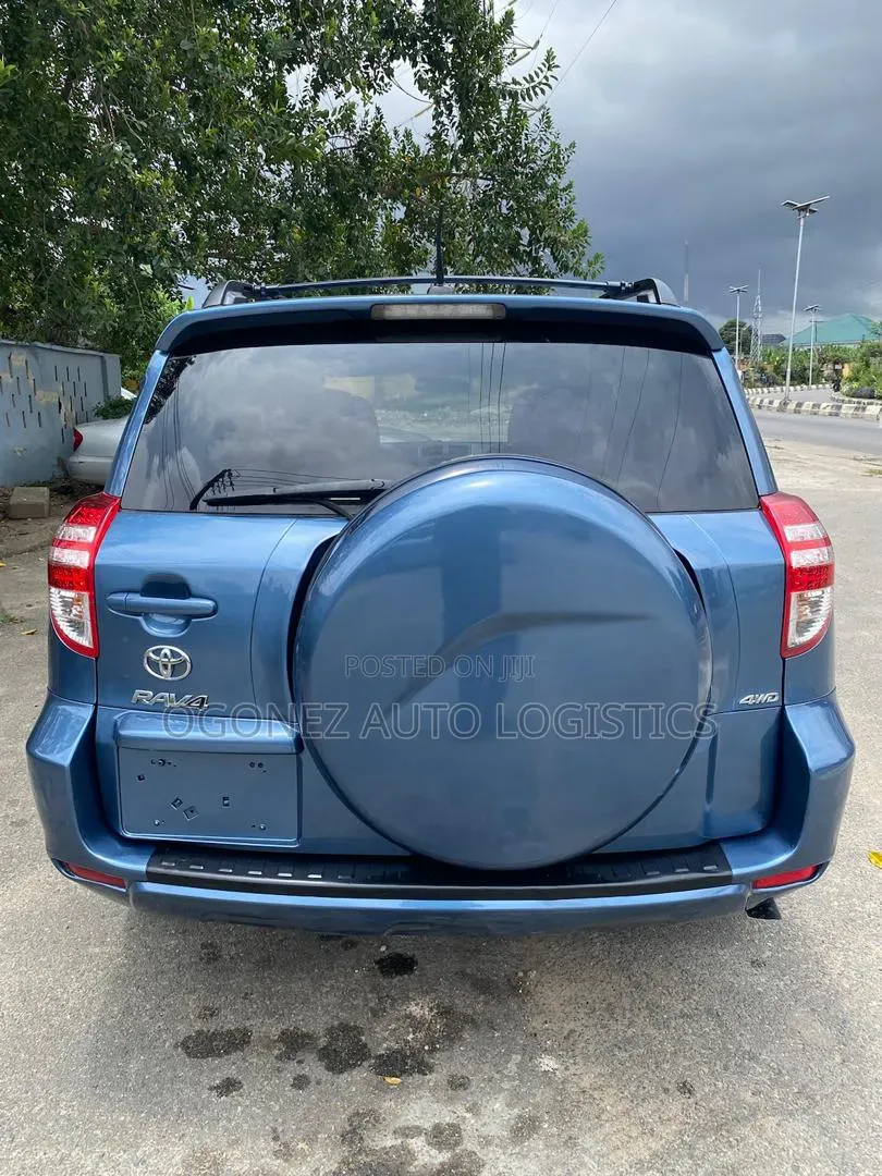 Toyota RAV4 XLE AWD (2.5L 4cyl 6A) 2013 Blue