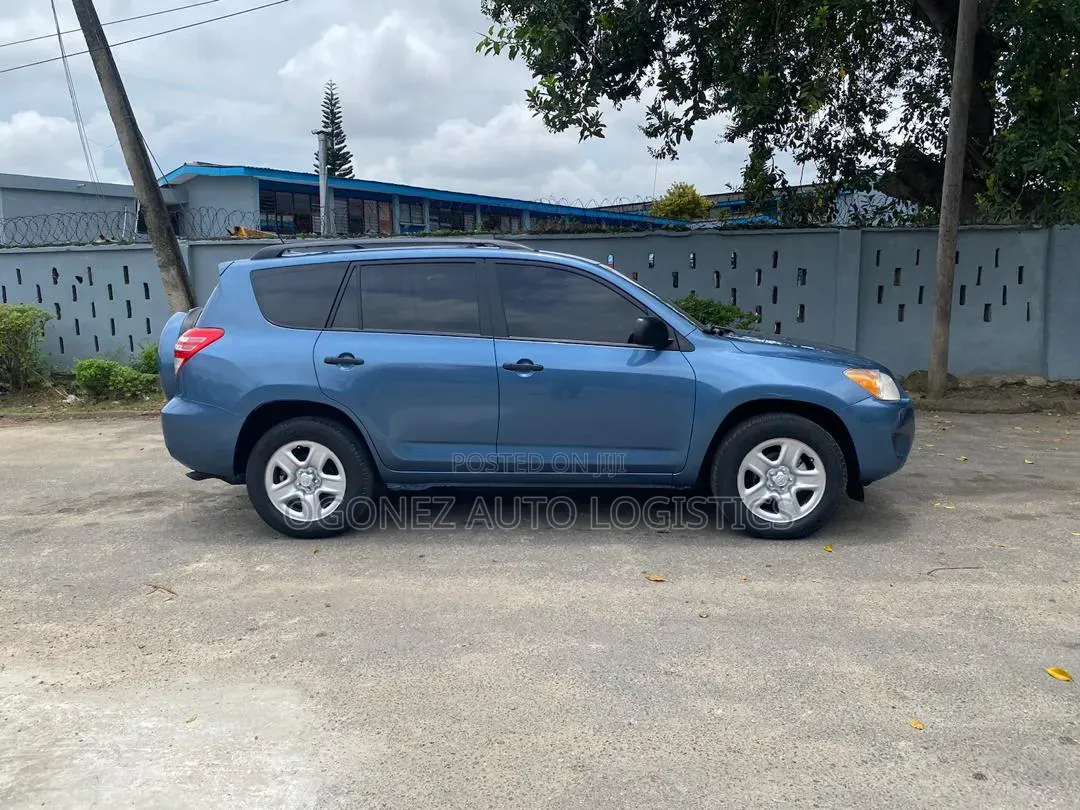 Toyota RAV4 XLE AWD (2.5L 4cyl 6A) 2013 Blue