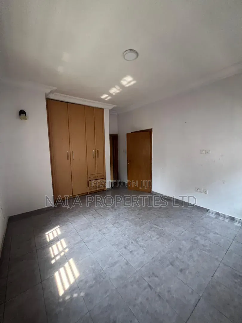 4bdrm Townhouse/Terrace in Ikate for sale