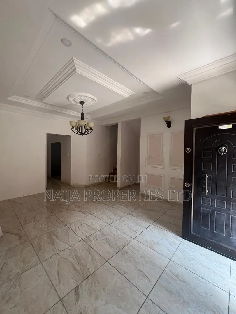 4bdrm Townhouse/Terrace in Ikate for sale