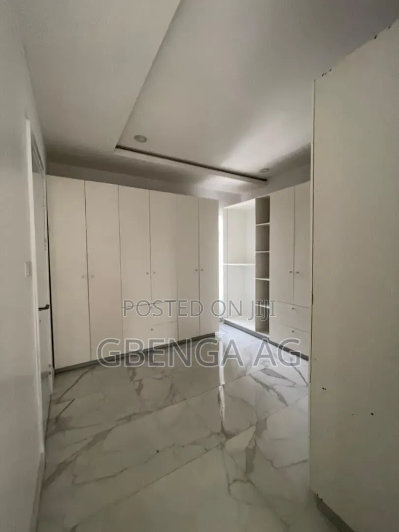 5bdrm Duplex in Osapa Lekki for sale