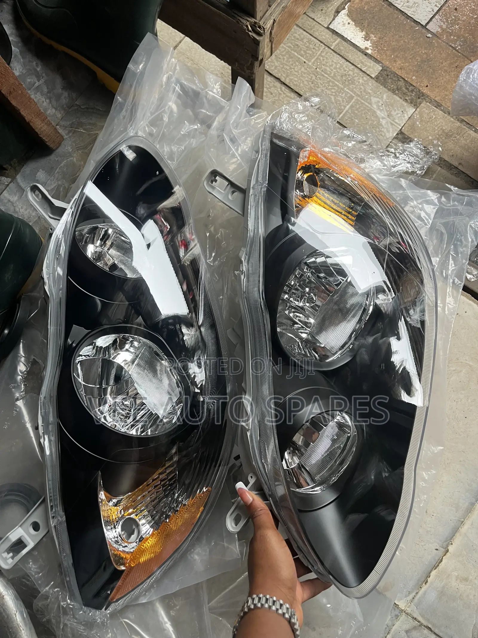 Headlamp Corolla 03-05 Dark
