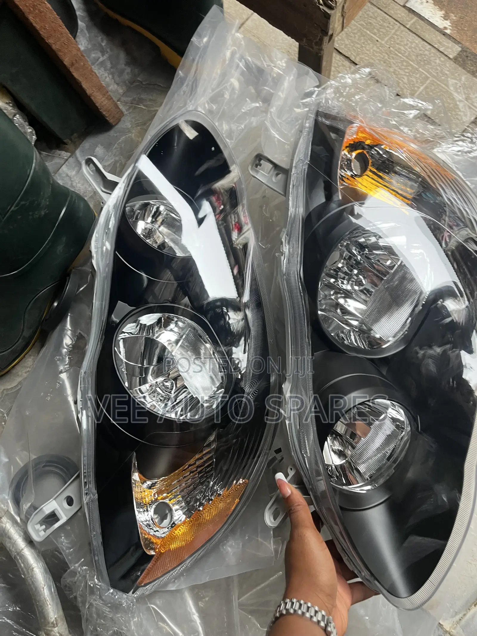 Headlamp Corolla 03-05 Dark