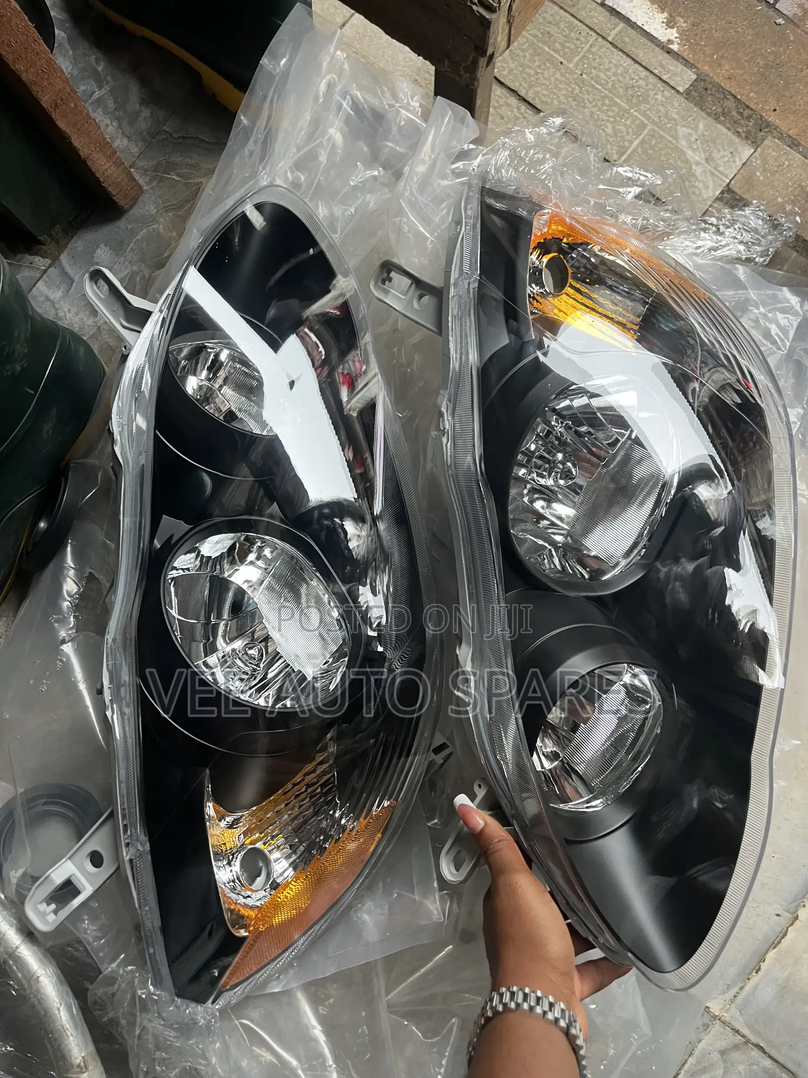 Headlamp Corolla 03-05 Dark