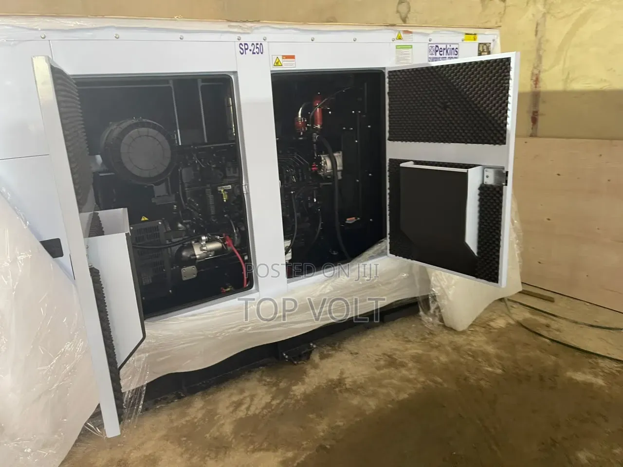 250KVA Diesel Generator With Soundproof Canopy