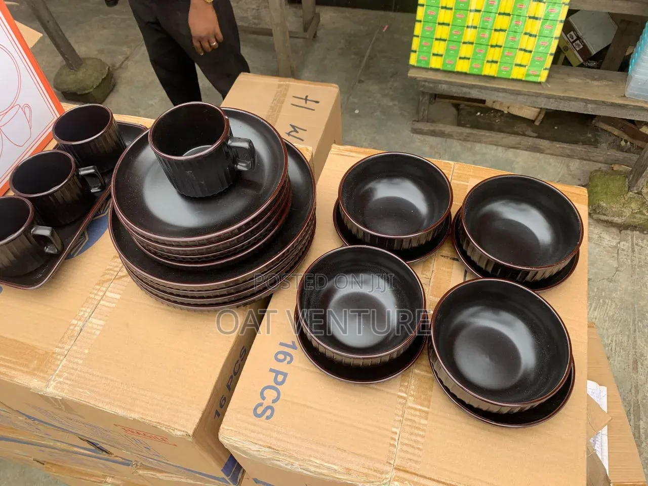 21 Pieces Dark Brown Round Ceramic Dinnerware Set Ribbed Stoneware