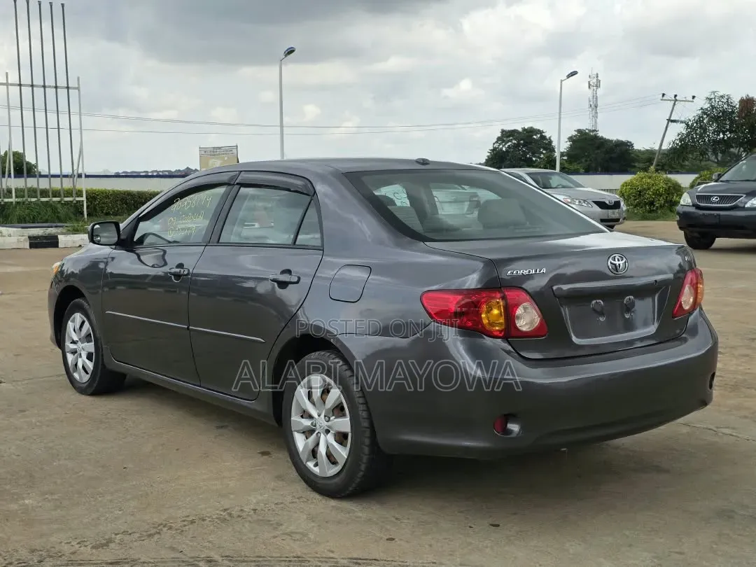 Toyota Corolla LE 4dr Sedan (1.8L 4cyl 4A) 2010 Gray