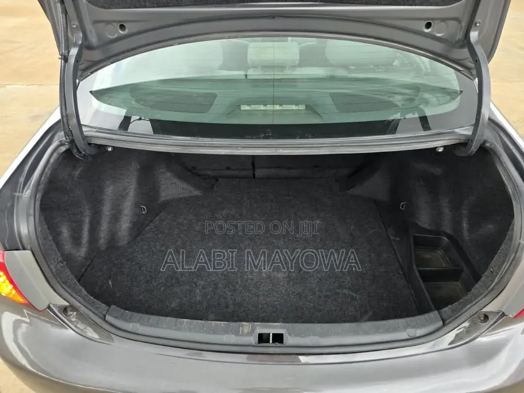 Toyota Corolla LE 4dr Sedan (1.8L 4cyl 4A) 2010 Gray