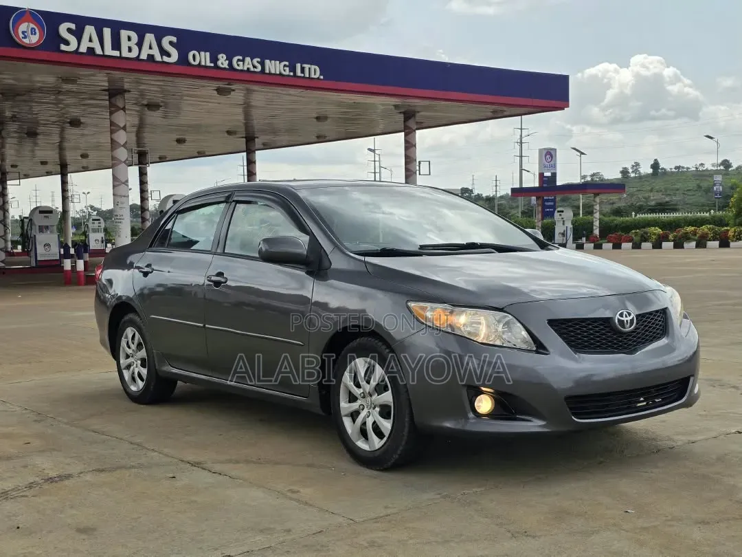 Toyota Corolla LE 4dr Sedan (1.8L 4cyl 4A) 2010 Gray