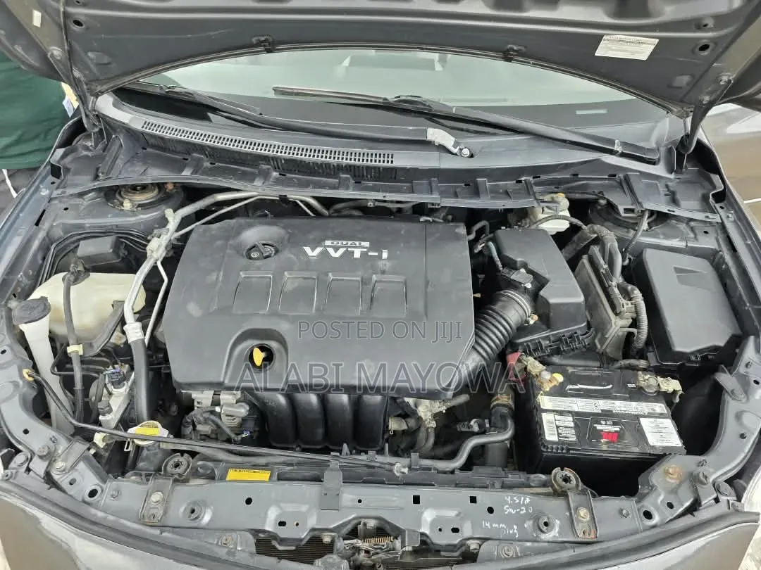 Toyota Corolla LE 4dr Sedan (1.8L 4cyl 4A) 2010 Gray