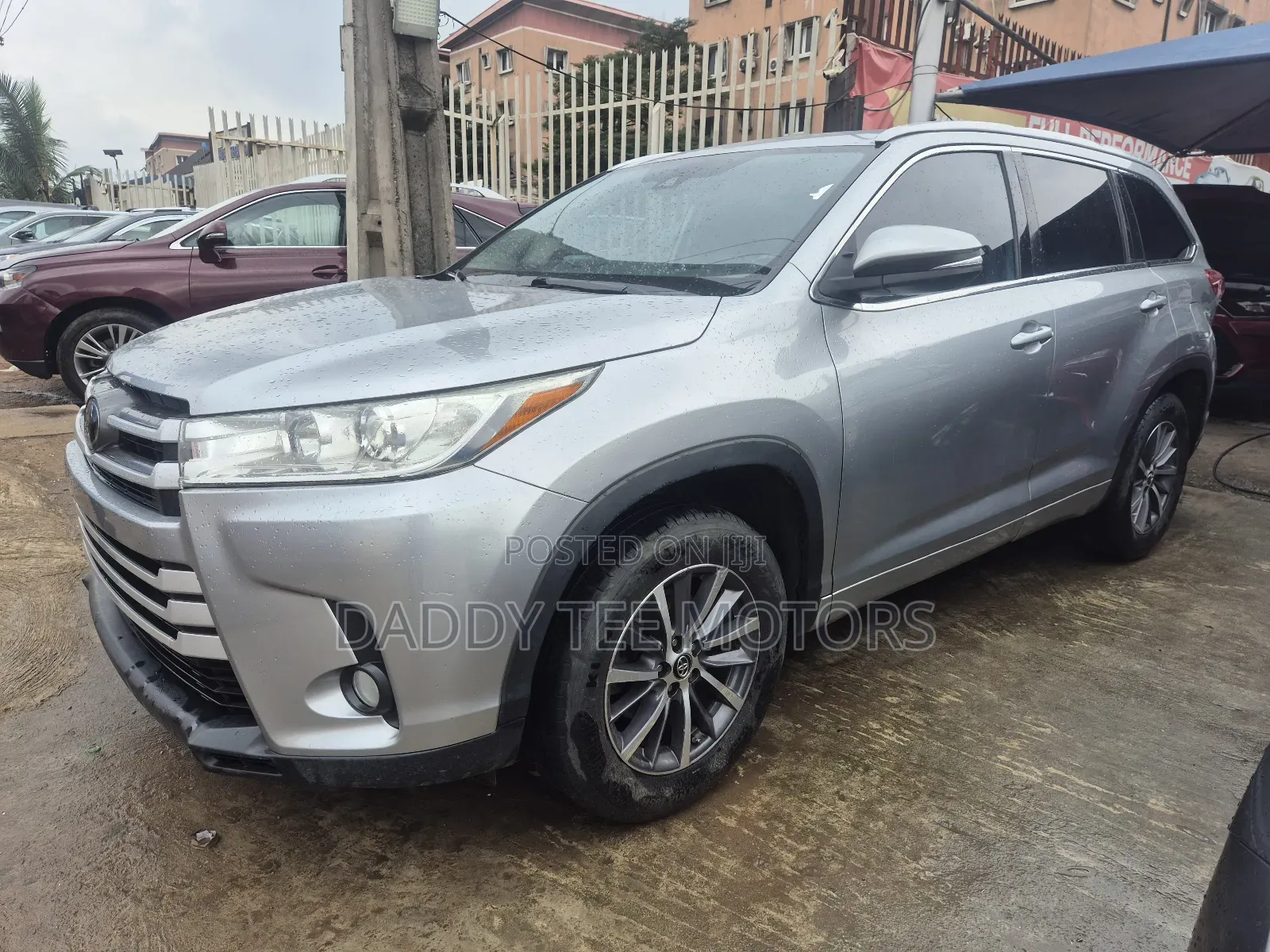 Toyota Highlander XLE 4x4 V6 (3.5L 6cyl 8A) 2018 Beige