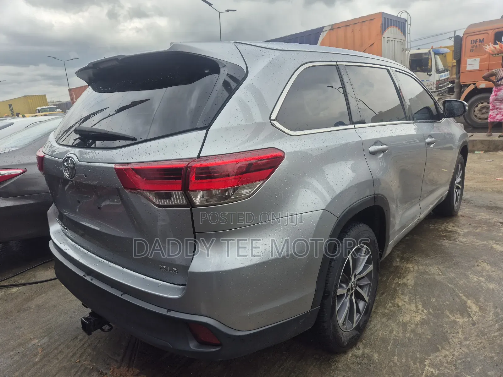 Toyota Highlander XLE 4x4 V6 (3.5L 6cyl 8A) 2018 Beige