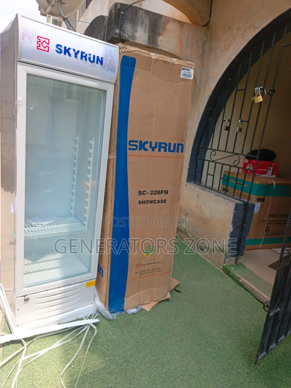 Skyrun SC-228FN Café Display Refrigerator