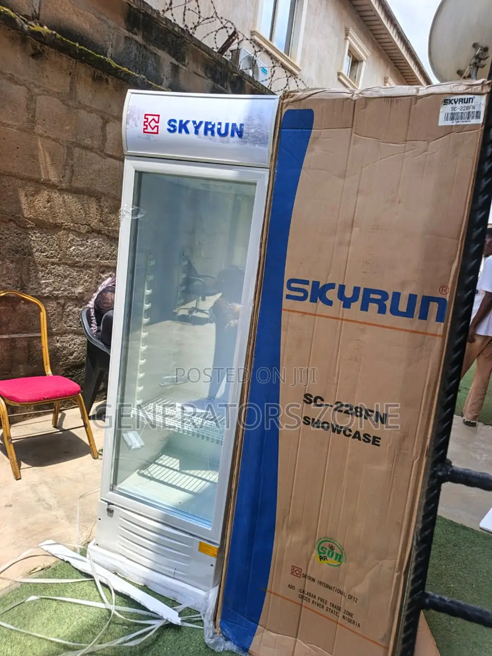 Skyrun 228L Glass Showcase Chiller Refrigerator