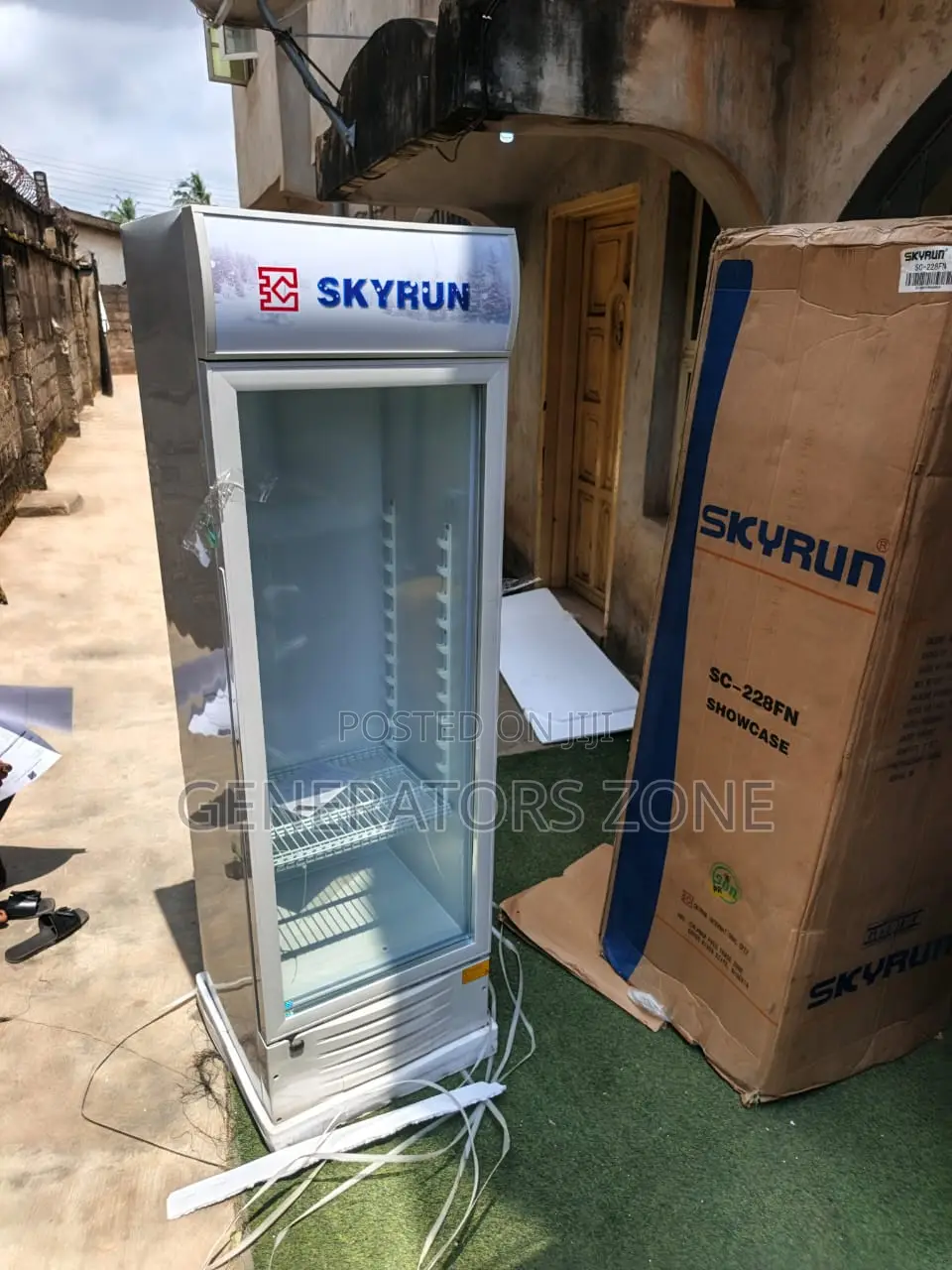 Skyrun 228L Glass Front Commercial Chiller