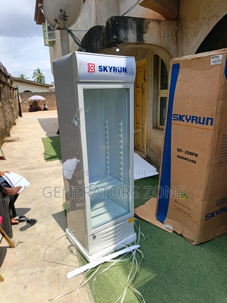 Skyrun SC-228FN 228L Beverage Merchandising Cooler