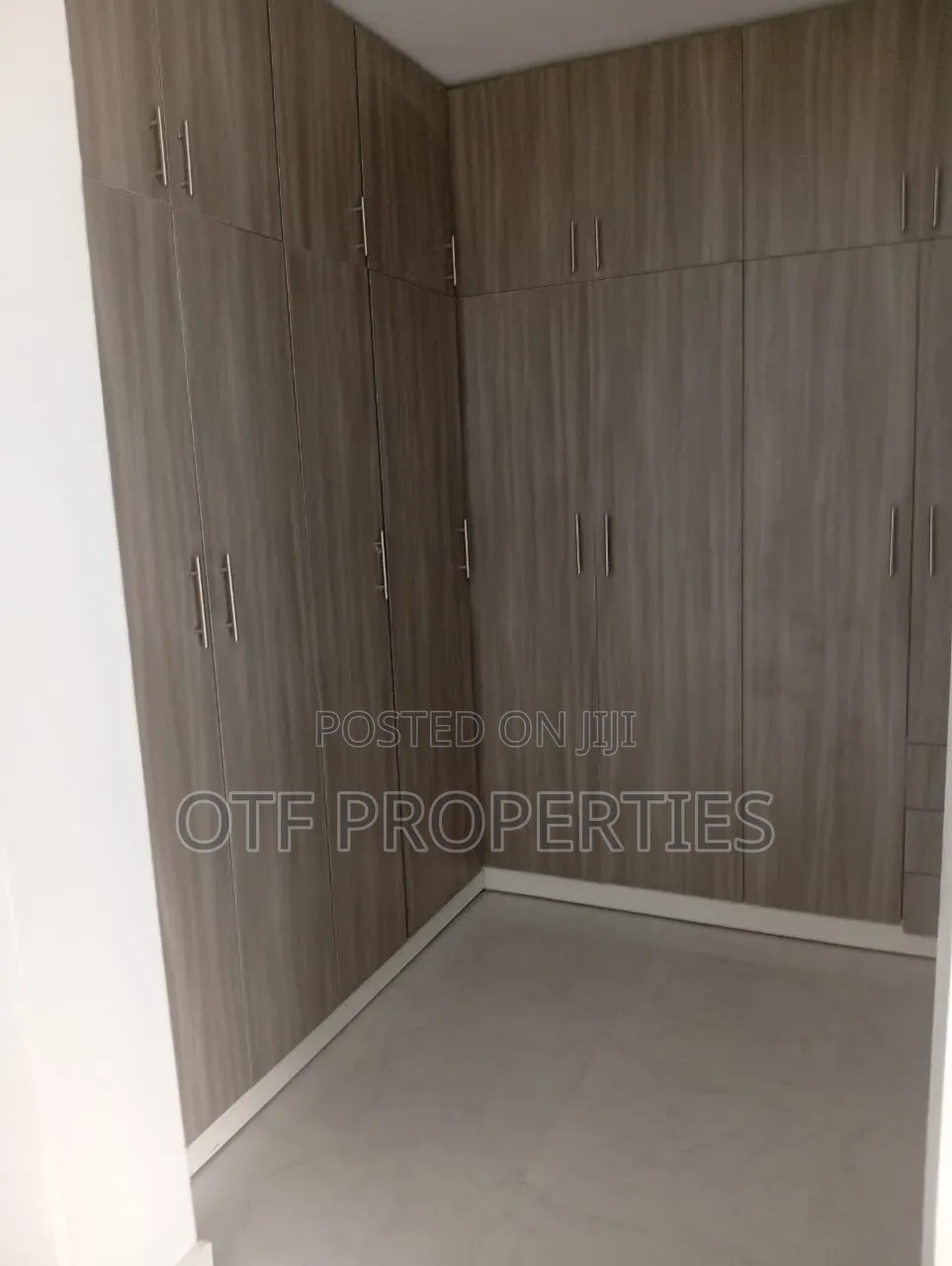 4bdrm Duplex in Jahi Gilmore for sale