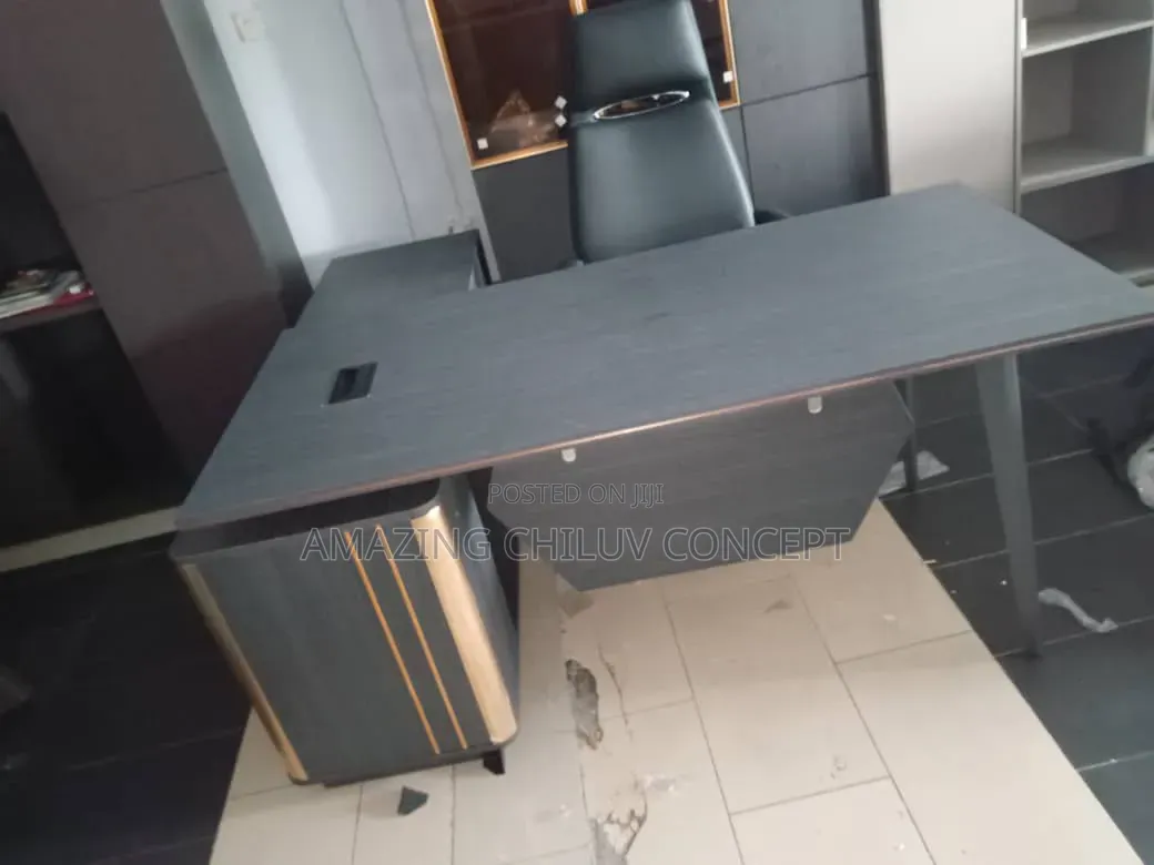 Modern Executive Office Desk – Premium Wooden Workstation