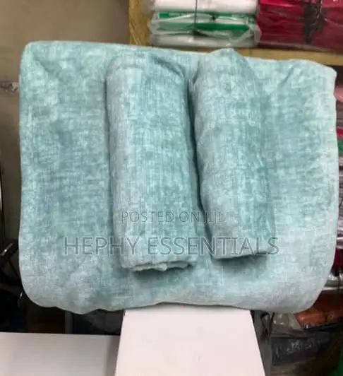 Cozy Lightweight AC Blanket With 2 Pillowcase Included