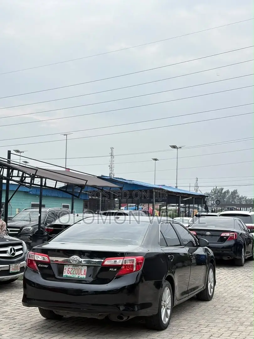 Toyota Camry XLE 4dr Sedan (2.5L 4cyl 6A) 2012 Black