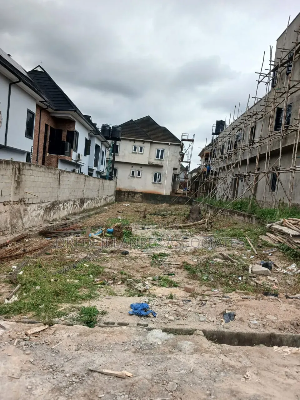 Unusually 374sqm Half Plot Inside the Prestigious Kayfarm Estate Ogba