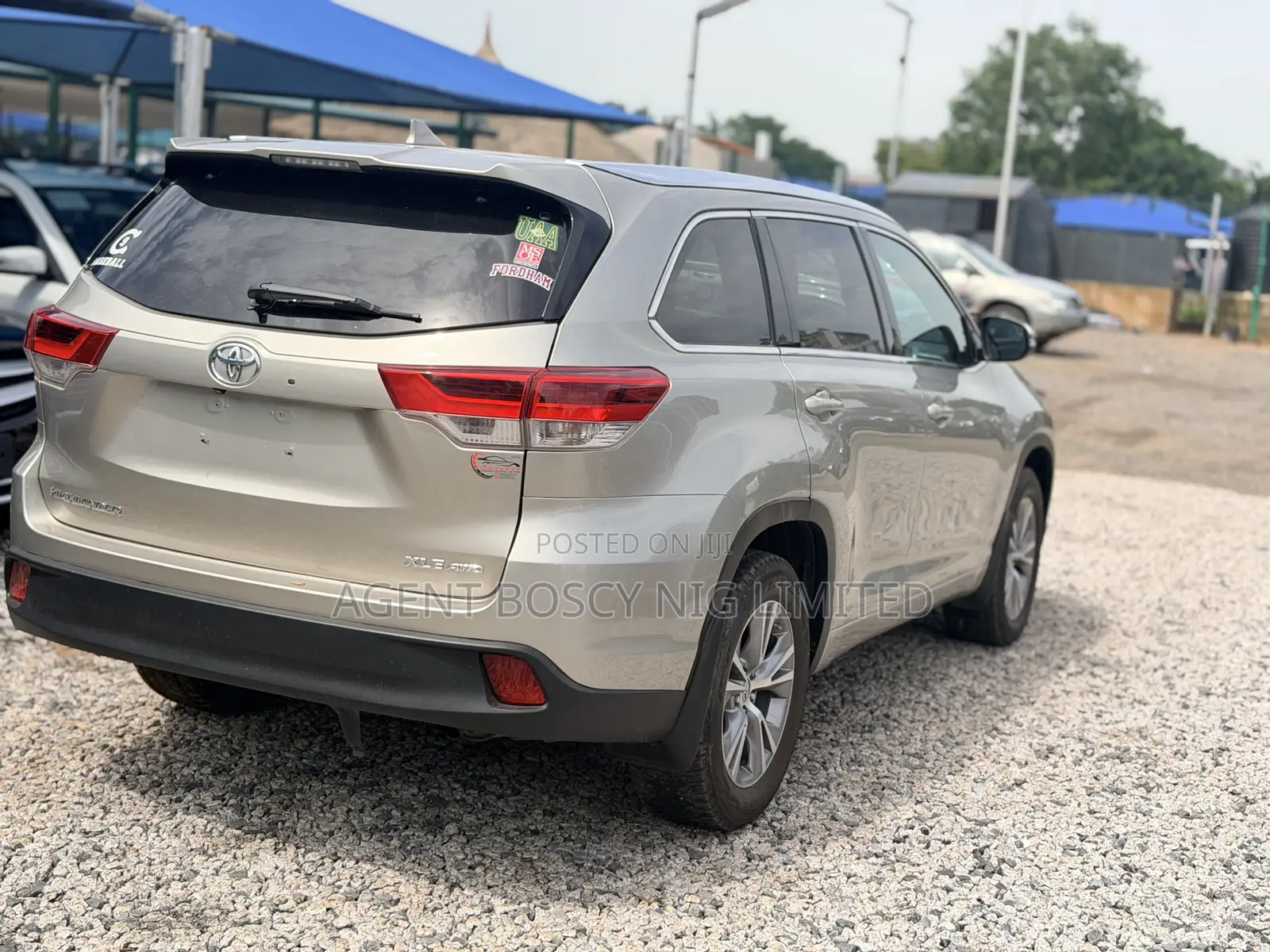 Toyota Highlander XLE V6 4x2 (3.5L 6cyl 6A) 2016 Gold